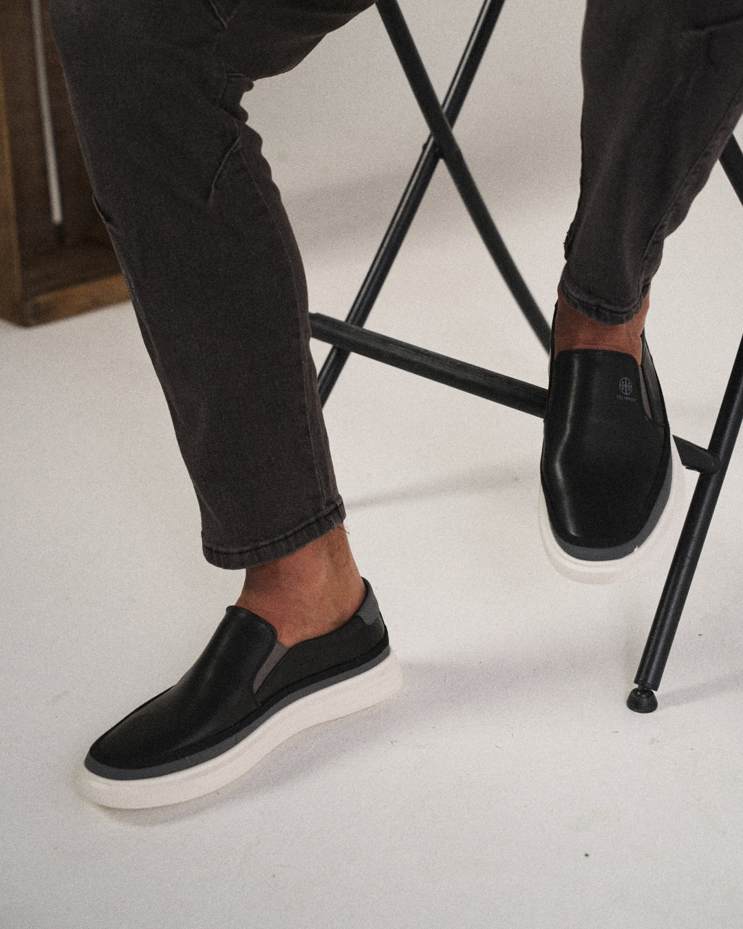 Men’s Slip On Shoes | Low-Top Contrast Sole
